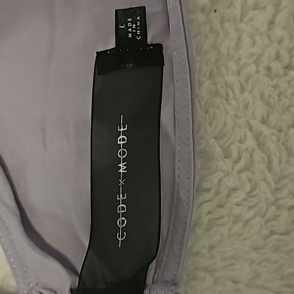 Halter top - Picture 3 of 3